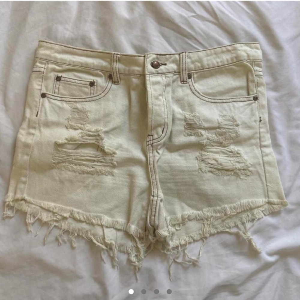 Sample sale Some Days Lovin white distressed high waisted jean shorts